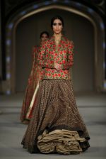 Model at the grand finale for Rohit Bal Show at Lakme Fashion Week on 3rd April 2016 (260)_57024b40be1d2.JPG