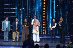 Udit Narayan, Divya Kumar, Harshdeep Kaur, Amitabh Bachchan, Lalit Pandit & Sudesh Bhosle paying tribute to Aadesh Srivastava at GiMA 2016_570601ae3e3d6.jpg