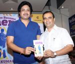 mukul kumar & yogesh lakhani at the launch of book As Boy become Men written by Indian railway officer Mukul Kumar in Crosswords on 6th April 2016_5706019619336.jpg