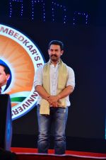 Aamir Khan at Baba Ambedkar anniversary event in Mumbai on 9th April 2016 (9)_570a3bffc4a6d.JPG