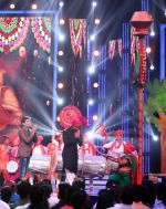 Shahrukh Khan at Marathi event Chala Hawa Yeu Dya on 9th April 2016 (4)_570a25a6b6d88.jpg