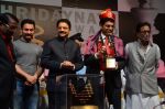 Aamir Khan, Viswanathan Anand at Hridaynath Mangeshkar Award on 12th April 2016 (94)_570e4f835fe6a.JPG