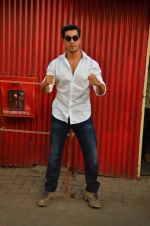 Varun Dhawan at Dishoom wrap up in Mumbai on 18th April 2016 (71)_5715cdf82ebf6.JPG
