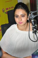 Rakul Preet Singh at Radio Mirchi 10th Anniversary Celebrations on 22nd April 2016 (24)_571ad651c0aff.jpg