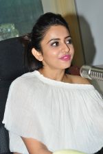 Rakul Preet Singh at Radio Mirchi 10th Anniversary Celebrations on 22nd April 2016 (65)_571ad79e98f76.jpg