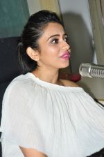 Rakul Preet Singh at Radio Mirchi 10th Anniversary Celebrations on 22nd April 2016 (73)_571ad7e1ef5bc.jpg