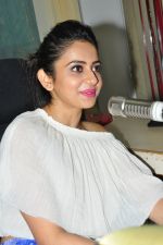 Rakul Preet Singh at Radio Mirchi 10th Anniversary Celebrations on 22nd April 2016 (76)_571ad7f89c035.jpg