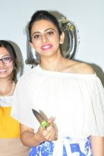 Rakul Preet Singh at Radio Mirchi 10th Anniversary Celebrations on 22nd April 2016 (99)_571ad8cf69658.jpg