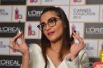 Sonam Kapoor unveils her Cannes look by L_Oreal on 6th May 2016 (1)_572dfcd736968.JPG