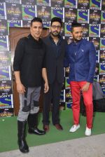Akshay Kumar, Riteish Deshmukh, Abhishek Bachchan at Housefull 3 on the sets of The Kapil Sharma show on 9th May 2016 (102)_57320f3089f0d.JPG