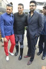 Akshay Kumar, Riteish Deshmukh, Abhishek Bachchan at Housefull 3 on the sets of The Kapil Sharma show on 9th May 2016 (120)_57320eb34be86.JPG