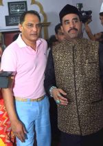 Mohammad Azharuddin at nizamuddin dargah on 9th May 2016 (16)_573211369c328.jpg