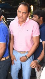 Mohammad Azharuddin at nizamuddin dargah on 9th May 2016 (17)_57321155ce6b7.jpg