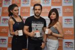 christina bharwani, emran hashmi and nargis fakhri at Azhar promotions in association with Gourmet Renaissance at IPL match in Pune on 9th May 2016 (4)_57320d513a8d6.JPG