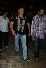 Salman Khan snapped at airport on 11th May 2016 on 11th May 2016 (19)_573428f722c33.JPG