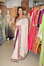 Neetu Chandra at exhibition in Mumbai on 13th May 2016 (6)_5736da8730a10.JPG