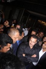 Salman Khan at Preity Zinta Wedding Reception in Mumbai on 13th May 2016 (19)_5736da73cdac8.JPG