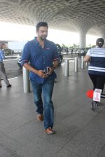 Madhavan snapped at airport on 14th May 2016 (3)_573854f45b921.JPG