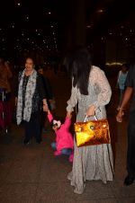Aishwarya Rai Bachchan at airport as she returns from Cannes on 16th May 2016 (13)_573ac84673389.JPG