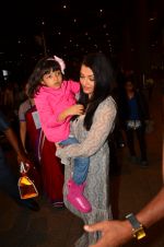 Aishwarya Rai Bachchan at airport as she returns from Cannes on 16th May 2016 (15)_573ac868116d5.JPG