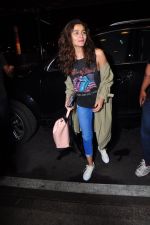 Alia Bhatt snapped leaving for Singapore to shoot for a song sequence in Gauri Shinde_s next on 16th May 2016 (19)_573ac9456a278.JPG