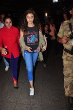 Alia Bhatt snapped leaving for Singapore to shoot for a song sequence in Gauri Shinde_s next on 16th May 2016 (26)_573ac94a39bd3.JPG