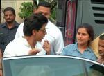 Shahrukh Khan at Mehboob studio in Mumbai on 18th May 2016 (3)_573d66d3ad46a.jpg