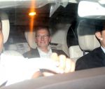 at SRK hosts Apple ceo TIM COOK party on 18th May 2016 (16)_573d7502c31f3.JPG