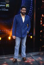 Abhishek Bachchan promote Housefull 3 on the sets of saregama on 26th May 2016 (75)_5747cc3bbbb3a.JPG