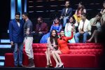 Jacqueline Fernandez, Lisa Haydon, Akshay Kumar, Abhishek Bachchan promote Housefull 3 on the sets of saregama on 26th May 2016 (11)_5747cce050323.JPG