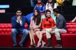 Jacqueline Fernandez, Lisa Haydon, Akshay Kumar, Abhishek Bachchan promote Housefull 3 on the sets of saregama on 26th May 2016 (18)_5747cc435f7b2.JPG