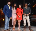 Jacqueline Fernandez, Lisa Haydon, Akshay Kumar, Abhishek Bachchan promote Housefull 3 on the sets of saregama on 26th May 2016 (53)_5747ccf967bee.JPG