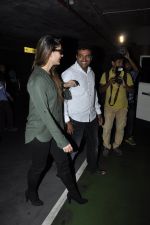 Kareena Kapoor snapped at airport  in Mumbai on 31st May 2016 (25)_574e88089ae12.JPG