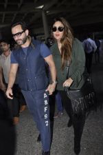 Kareena Kapoor, Saif Ali Khan snapped at airport  in Mumbai on 31st May 2016 (14)_574e88899feff.JPG