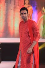 Sandip Soparrkar Power Walk to revive Maharashtrain fabrics at National School Of performing Arts (2)_57564e743aa11.jpg