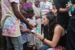 Lauren Gottlieb snapped interacting with street kids on 9th June 2016 (11)_575a82b0d1285.JPG