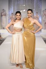 Sonam Kapoor walks the ramp for Pernia Qureshi_s standalone show on 9th June 2016 (107)_575a84bfd9b67.JPG