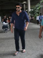 Arjun Kapoor at the Airport on June 11th 2016_575cec22947cf.JPG