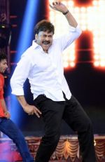 Chiranjeevi at CINEMAA AWARDS red carpet on 13th June 2016 (2)_575f81d8ee502.jpg