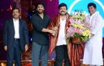 Chiranjeevi at CINEMAA AWARDS red carpet on 13th June 2016 (90)_575f81e9cb5dd.jpg