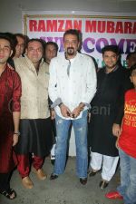 Sanjay Dutt graces an Iftaar party in Bandra on 16th June 2016 (4)_5763a8f689d43.jpg