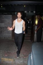 Tiger Shroff and Disha Patani snapped on a dinner date on 17th June 2016 (23)_57652e82d8cbd.JPG