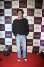 Shahrukh Khan at Baba Siddique & Zeeshan Siddique_s Iftaari celebration on 19th June 2016 (3)_57678b2356d94.jpg