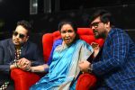 Asha Bhosle, Pritam Chakraborty, Wajid on the sets of SAREGAMA on 21st June 2016 (33)_57694c63332df.JPG