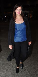 Dia Mirza snapped at airport on 20th June 2016 (3)_5768b62b5f21a.JPG