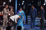  Asha Bhosle on the sets of Sa Re Ga Ma Pa on 21st June 2016 (2)_576a331ab38f4.jpg