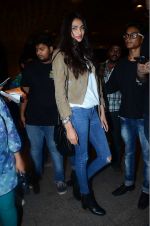 Athiya Shetty leaves for IIFA on Day 2 on 21st June 2016(434)_576a21a602cea.JPG