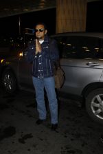 Gulshan Grover leaves for IIFA on Day 2 on 21st June 2016(217)_576a227833981.JPG