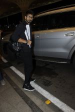 Shahid Kapoor leaves for IIFA on Day 2 on 21st June 2016(274)_576a23ac36bf0.JPG