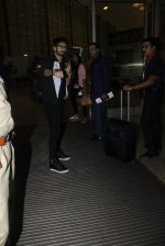 Shahid Kapoor leaves for IIFA on Day 2 on 21st June 2016(290)_576a23b8e361a.JPG